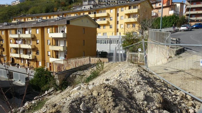 crollo del muro in via fontananuova ad ariano si avvicina la ricostruzione