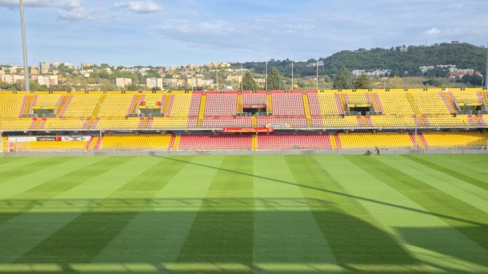 benevento il manto erboso del vigorito e gia in perfette condizioni