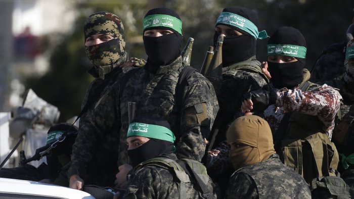 trump impone la pace hamas apre israele rallenta gli attacchi