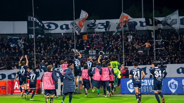 cavese prosperi pensa al tridente per colpire la salernitana