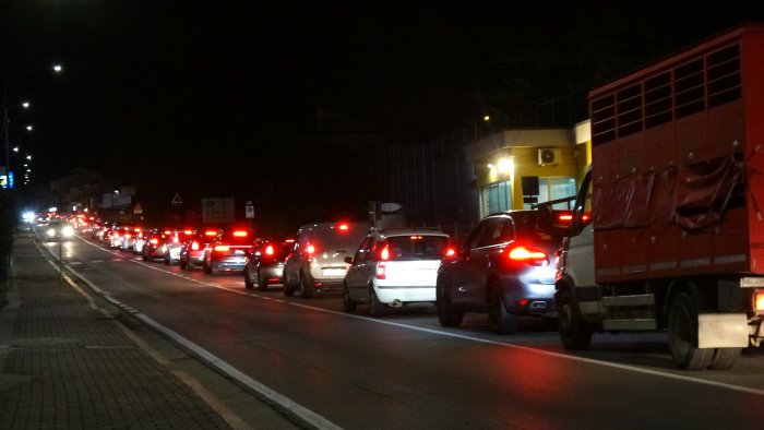 c e una sola soluzione per risolvere il problema traffico ad ariano eccola