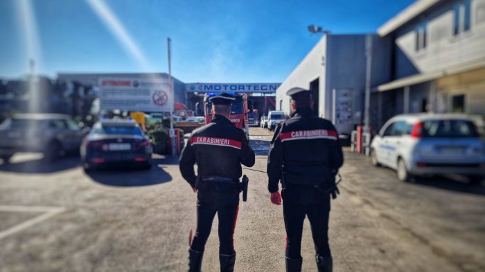 incidente sul lavoro esplosione in un officina tre feriti di cui due gravi