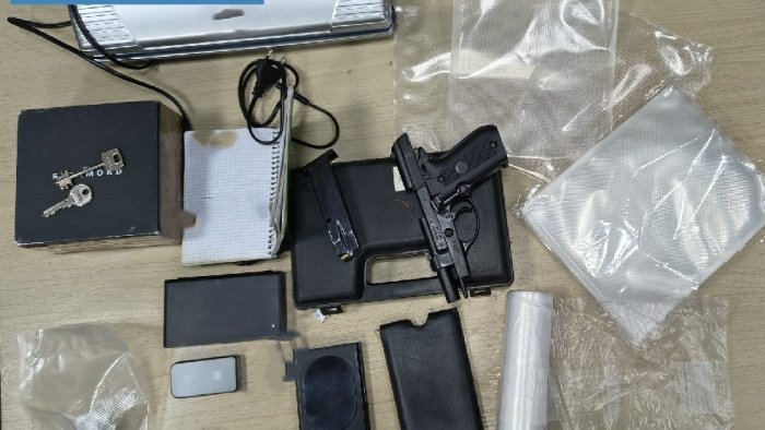 napoli sorpresi con la droga e arrestati