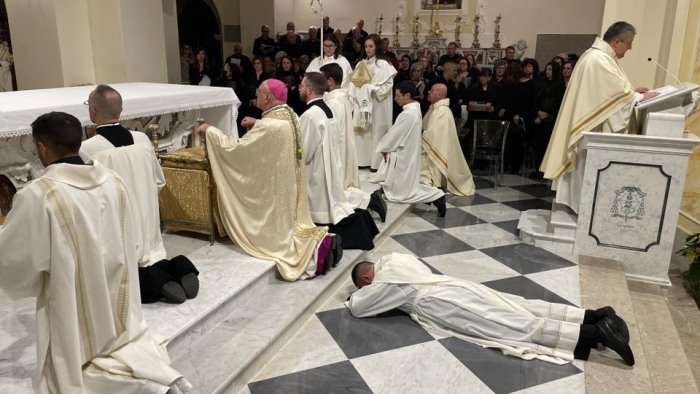 ci sono tante partenze di giovani nico oggi rappresenta la speranza