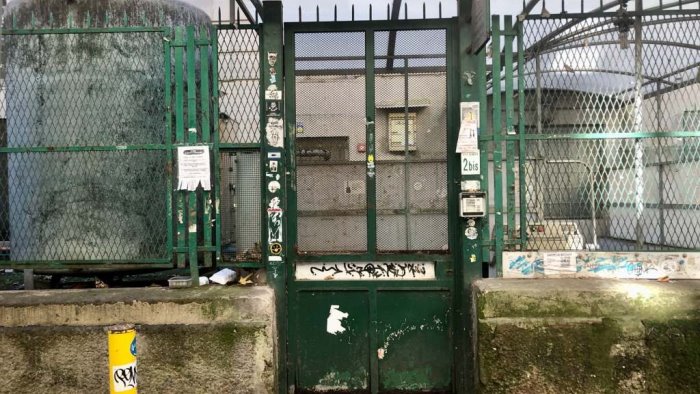 vomero biblioteca croce proteste per lo slittamento della riapertura