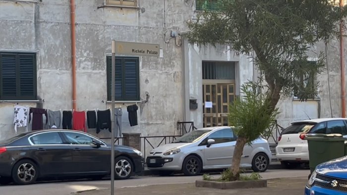 salerno 15 colpi di pistola esplosi a fratte contro la casa di un pregiudicato