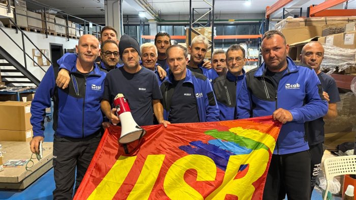 lavoratori celli group in presidio a napoli contro la crisi pilotata