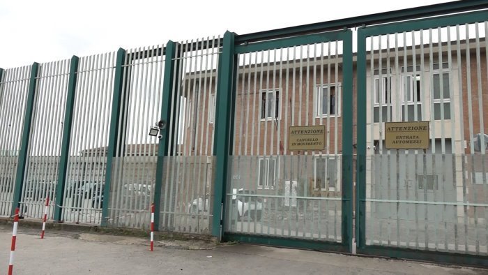 gli agenti salvano la vita a un detenuto nel carcere di bellizzi irpino