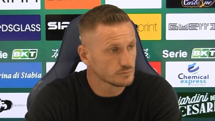 juve stabia al primo ko la carrarese batte le vespe 3 0 il tabellino