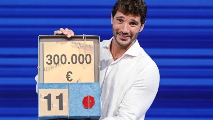 de martino portare leggerezza e difficile piazze piene ricordano problemi
