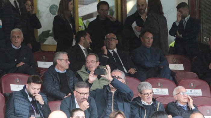 salernitana applausi e poi i complimenti la gioia di iervolino