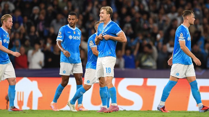 napoli dai due volti ma gli azzurri si confermano squadra solida e affidabile