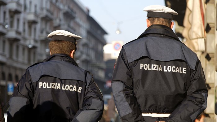 abbandono rifiuti due persone denunciate ad acerra