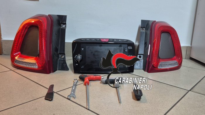 napoli ladro in bici per un furto all antica