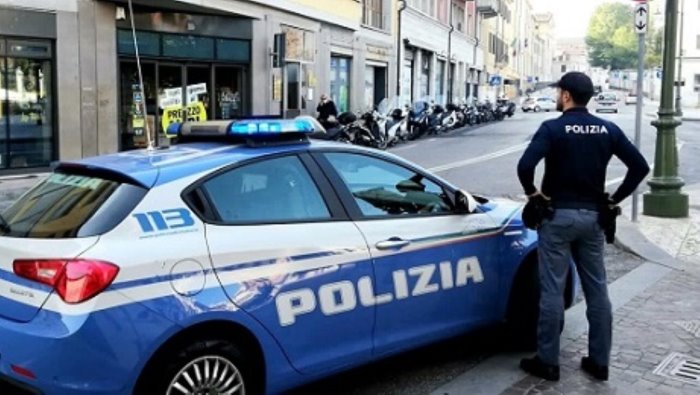 tentata estorsione aggravata arrestato il parcheggiatore di piazza amendola