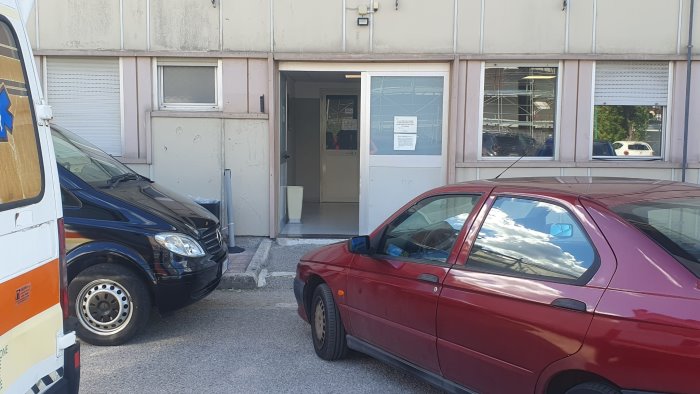 elisa colpita a letto con una pietra del peso di 12 chili