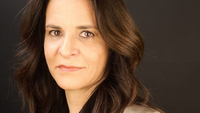 la figlia conforme storia di 3 sorelle tra caos interiore e voglia di liberta