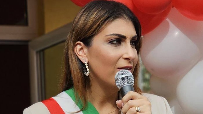 baronissi sindaca anna petta situazione insostenibile al passaggio a livello