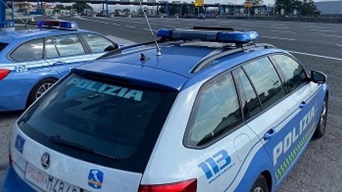 lite per motivi di viabilita colpito piu volte al volto e scaraventato a terra