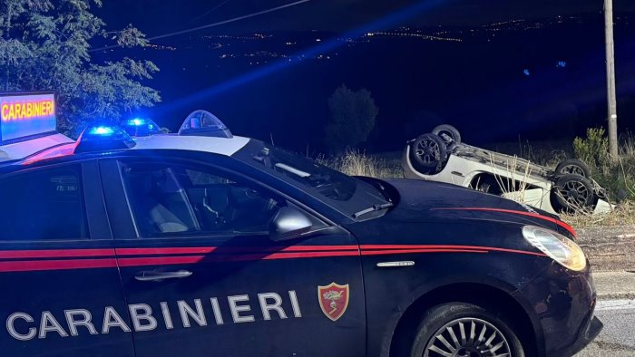 venticano sbanda e si ribalta fuori strada automobilista in ospedale
