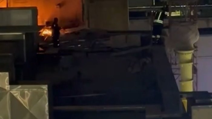 incendio all ospedale san giovanni bosco di napoli paura nella notte