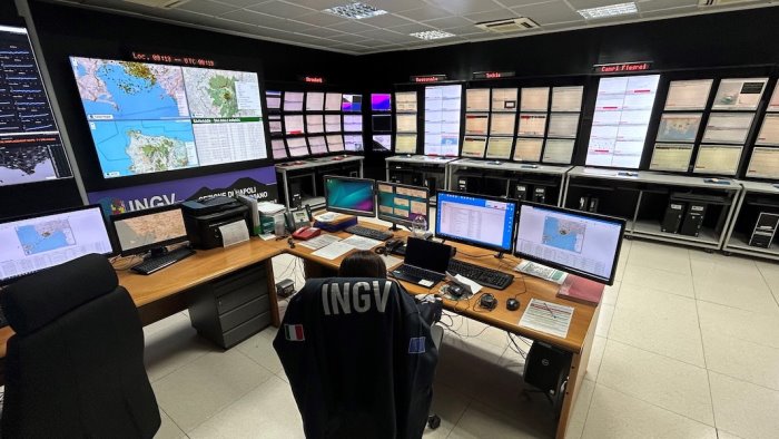 vulcani osservatori ingv napoli e catania aperti per giornate fai