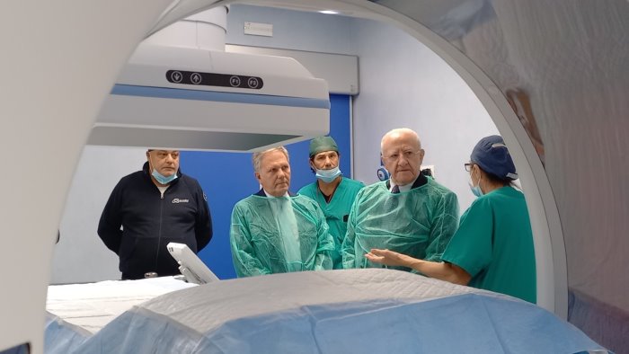 cardarelli prima angiosuite installata in italia dedicata all emergenza