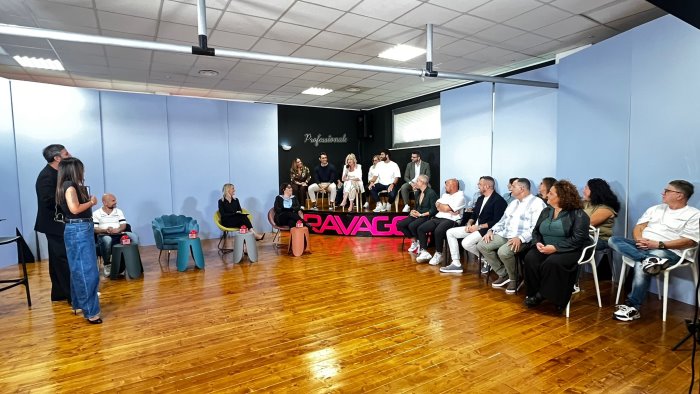 tre colori per un reality prenditi cura di me in tv la forza delle emozioni