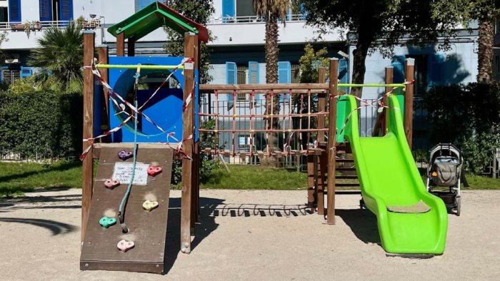 parco mascagna giostrina ancora rotta dopo un mese