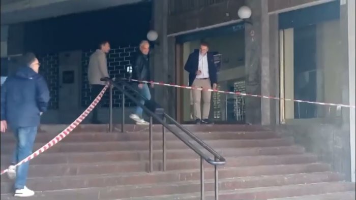 avellino furto di abiti firmati alla gallery boutique indagini in corso