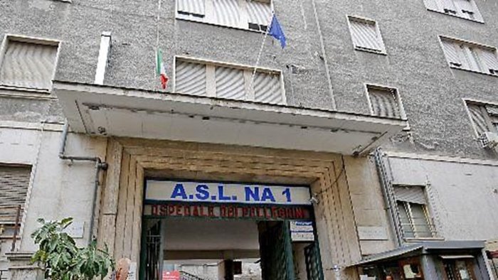 circondato e picchiato da sconosciuti e giallo