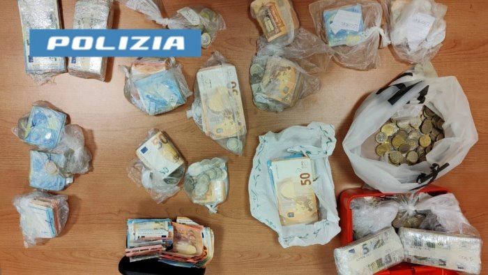controlli anti droga della polizia ad afragola un arresto e una denuncia