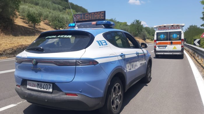 sant angelo dei lombardi poliziotti fuori servizio salvano una donna