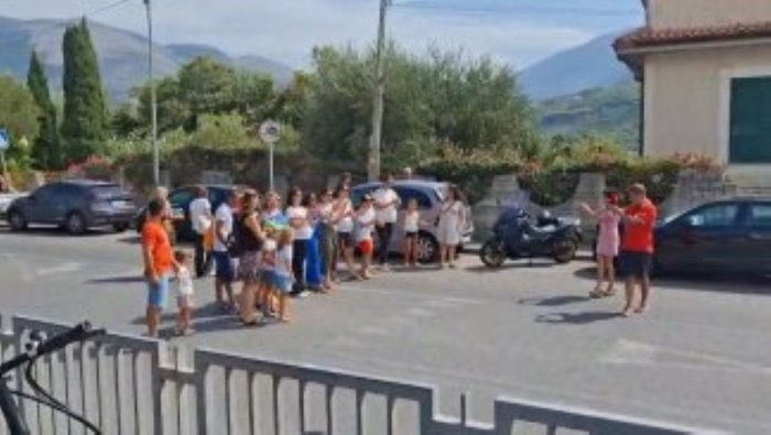 sapri il tar ha sospeso la chiusura del punto nascita dell ospedale