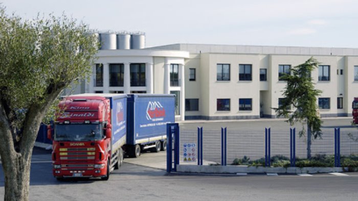 vertenza deriblok 5 stelle a favore dei lavoratori