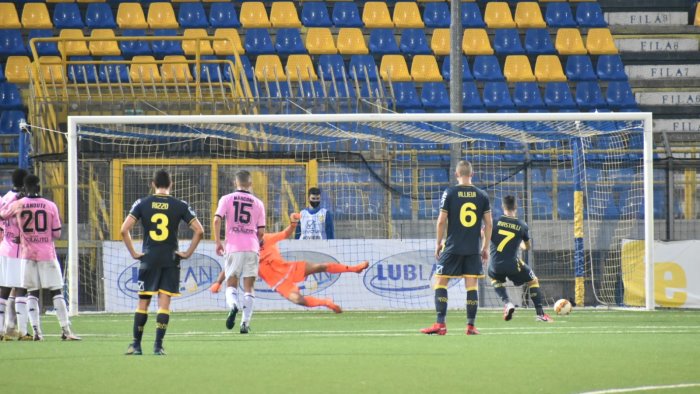 juve stabia palermo 1 2 il tabellino