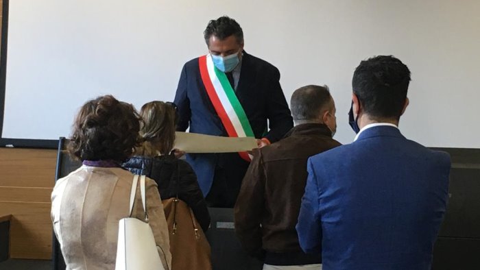 marigliano giuramento da casa per il sindaco jossa