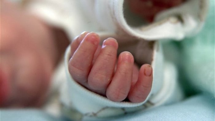 dramma in irpinia muore neonata paese sotto choc