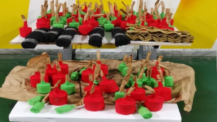 nascondeva nell armadio 17kg di botti illegali denunciato