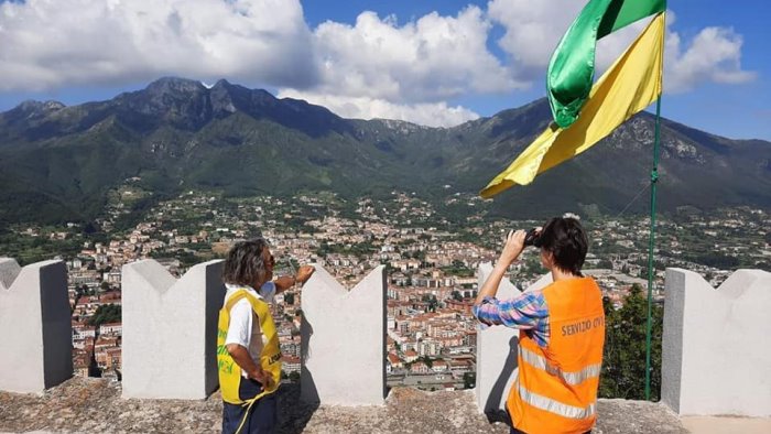 cava l amministrazione premia i volontari antincendio