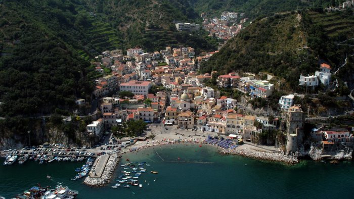 nonostante il covid cetara accende le luci della speranza