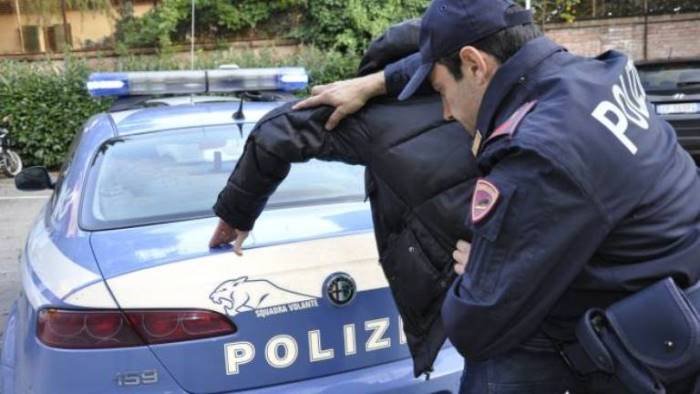 sorpreso con la marijuana arrestato spacciatore a cava
