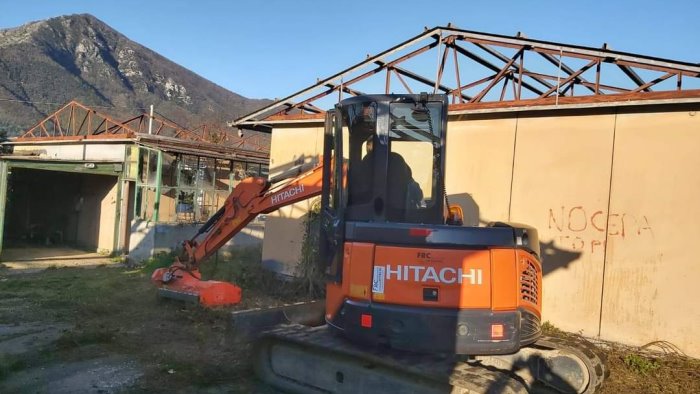 al via la demolizione del campo containers di pregiato