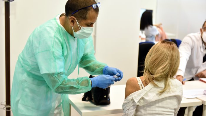 camerota ancora nuovi positivi l appello alla prudenza