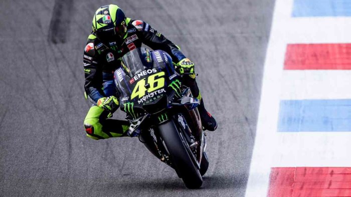 pole di martin a valencia rossi in quarta fila