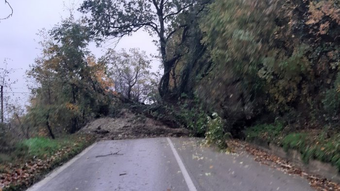 frana tra campoli e tocco caudio strada chiusa