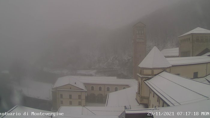 nevica in irpinia fiocchi bianchi a montevergine e sul laceno