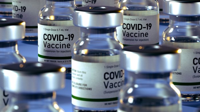 vaccini corsa alle terze dosi da domani open day solo su prenotazione
