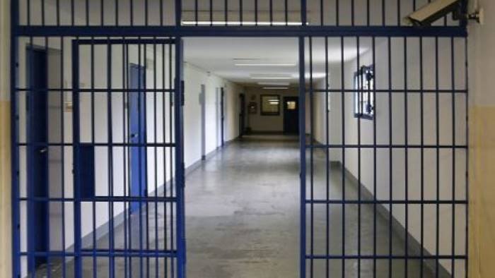 ancora cellulari in carcere tecnologia facilita criminalita