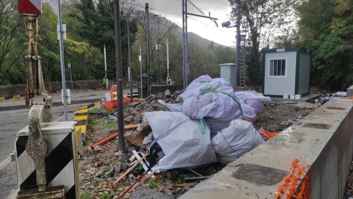tratti ferrati degradati e abbandonati polemica comune rfi